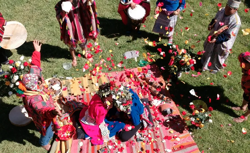 Andean flowering bath ritual in Cusco for cleansing and positive energy