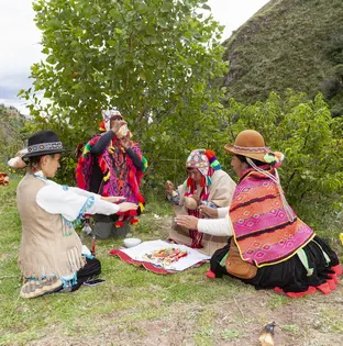 Ceremonia de ayahuasca en Cusco guiada por chamanes peruanos